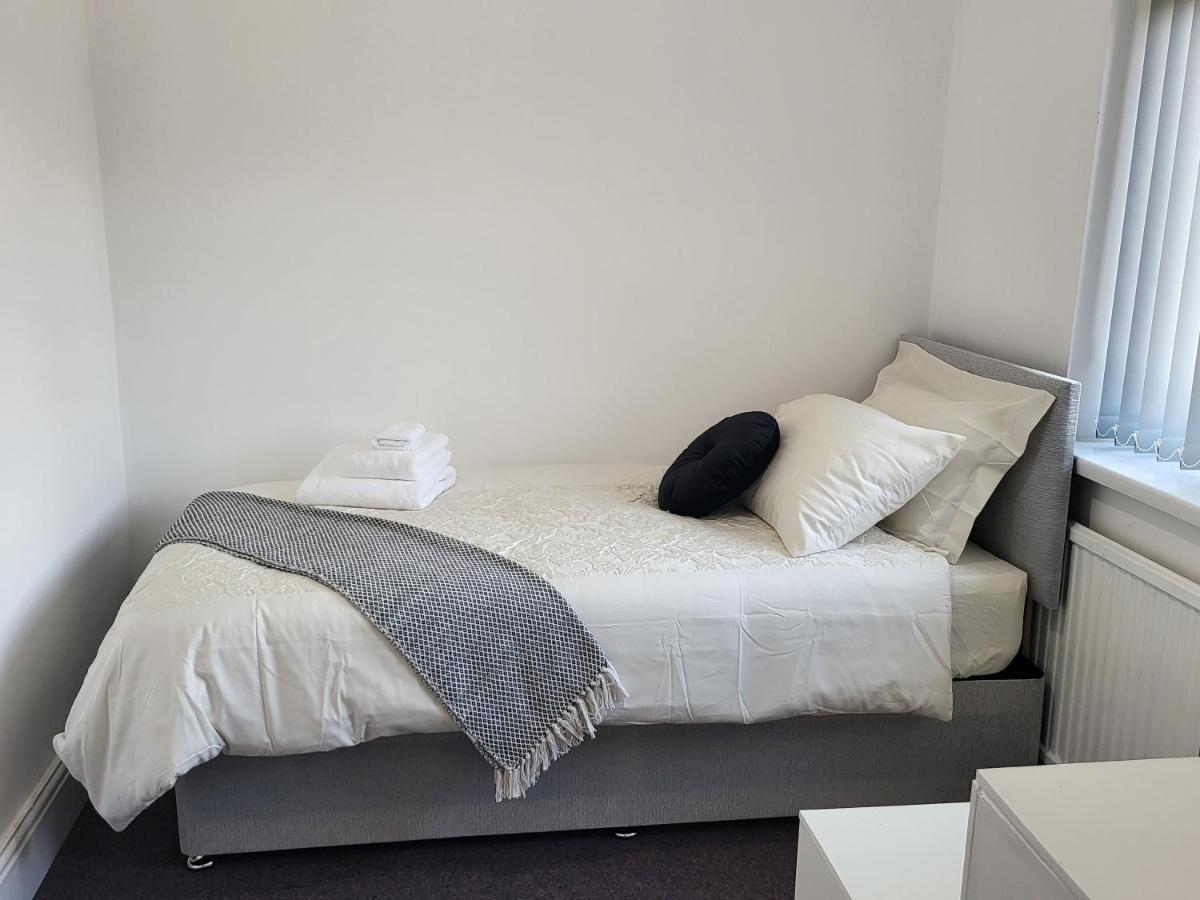 Spacious & Cosy Holiday Home In Манчестер Экстерьер фото