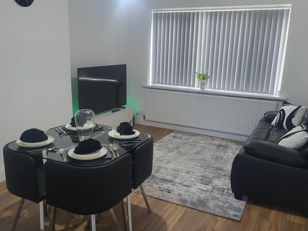 Spacious & Cosy Holiday Home In Манчестер Экстерьер фото